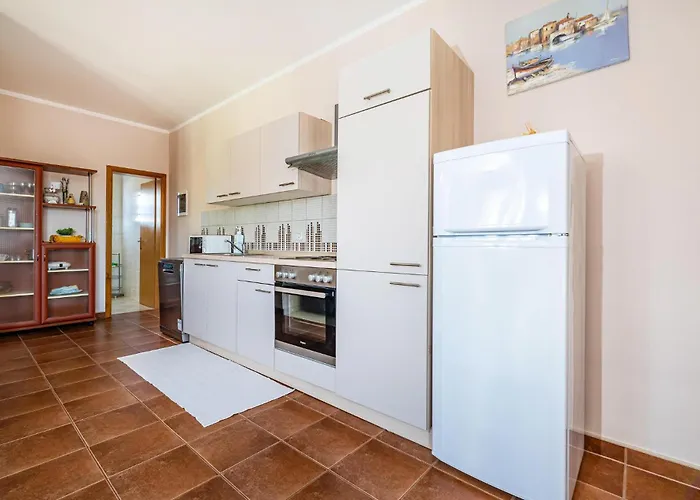 1 Bedroom In Apartment *