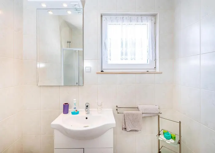 Apartment 1 Bedroom In *