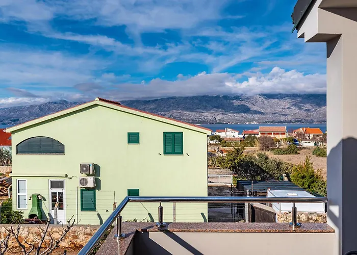 1 Bedroom In Lägenhet Ražanac